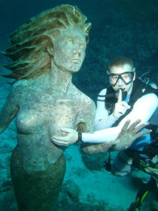 Underwater boob pics