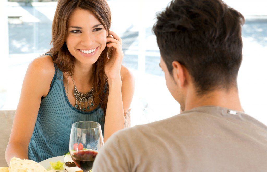 How to read body language while dating