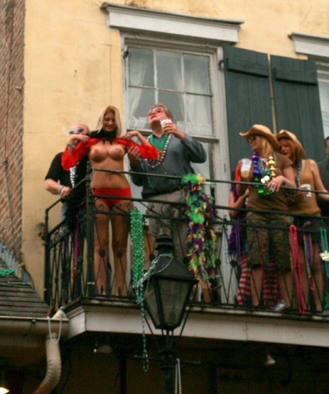 2010 mardi gras boob pics