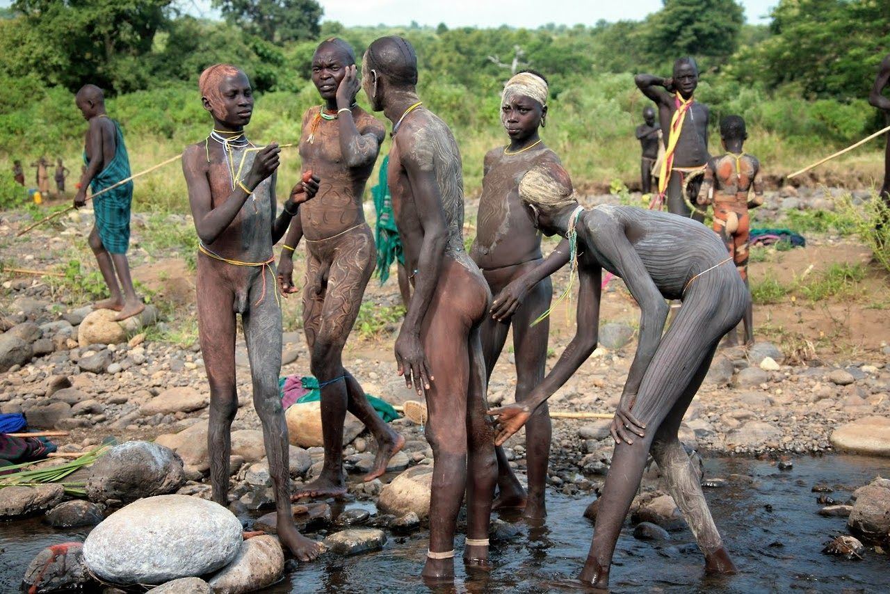 African tribe nudist pee.