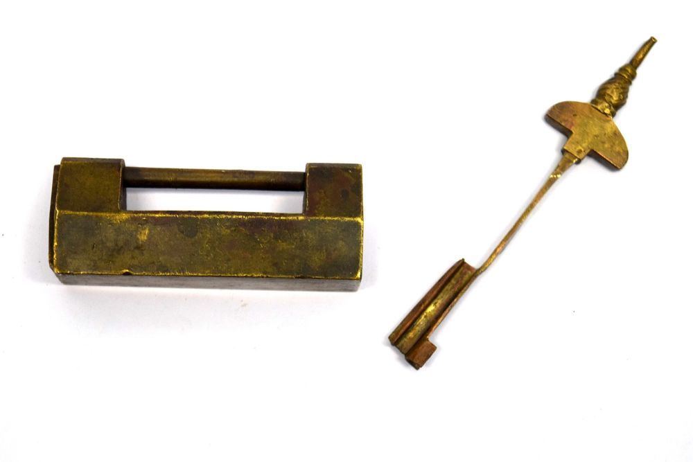 Brass key strip