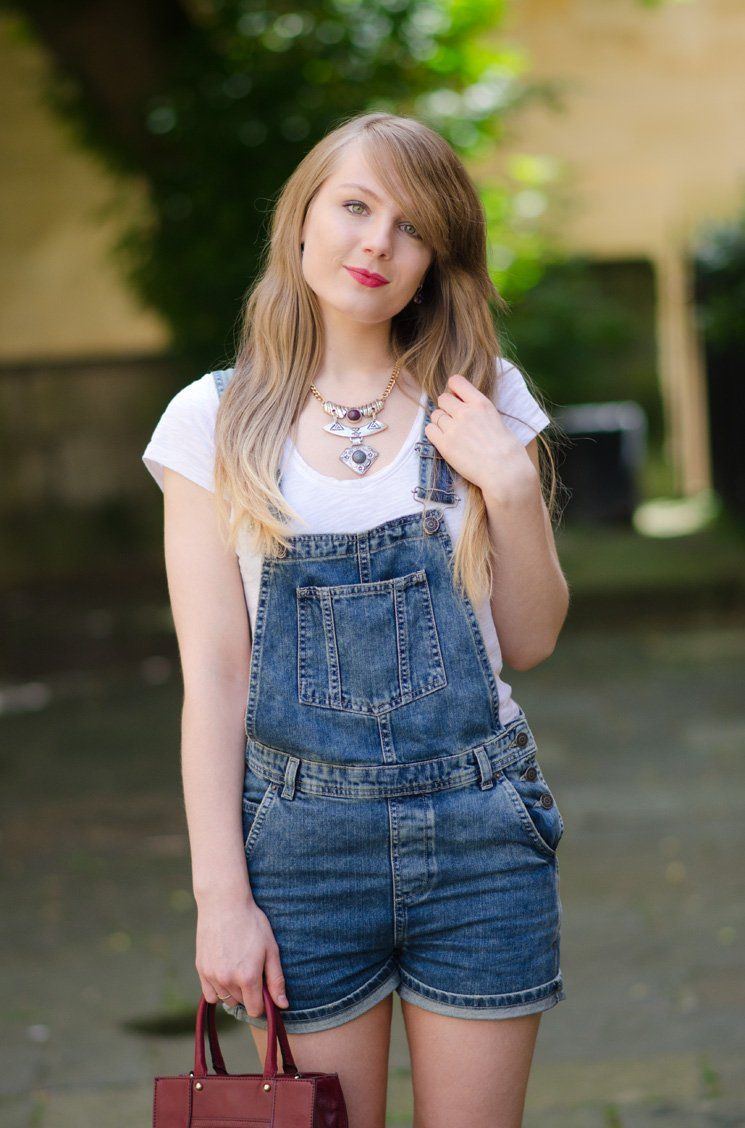Spike reccomend Japanese girl in overalls