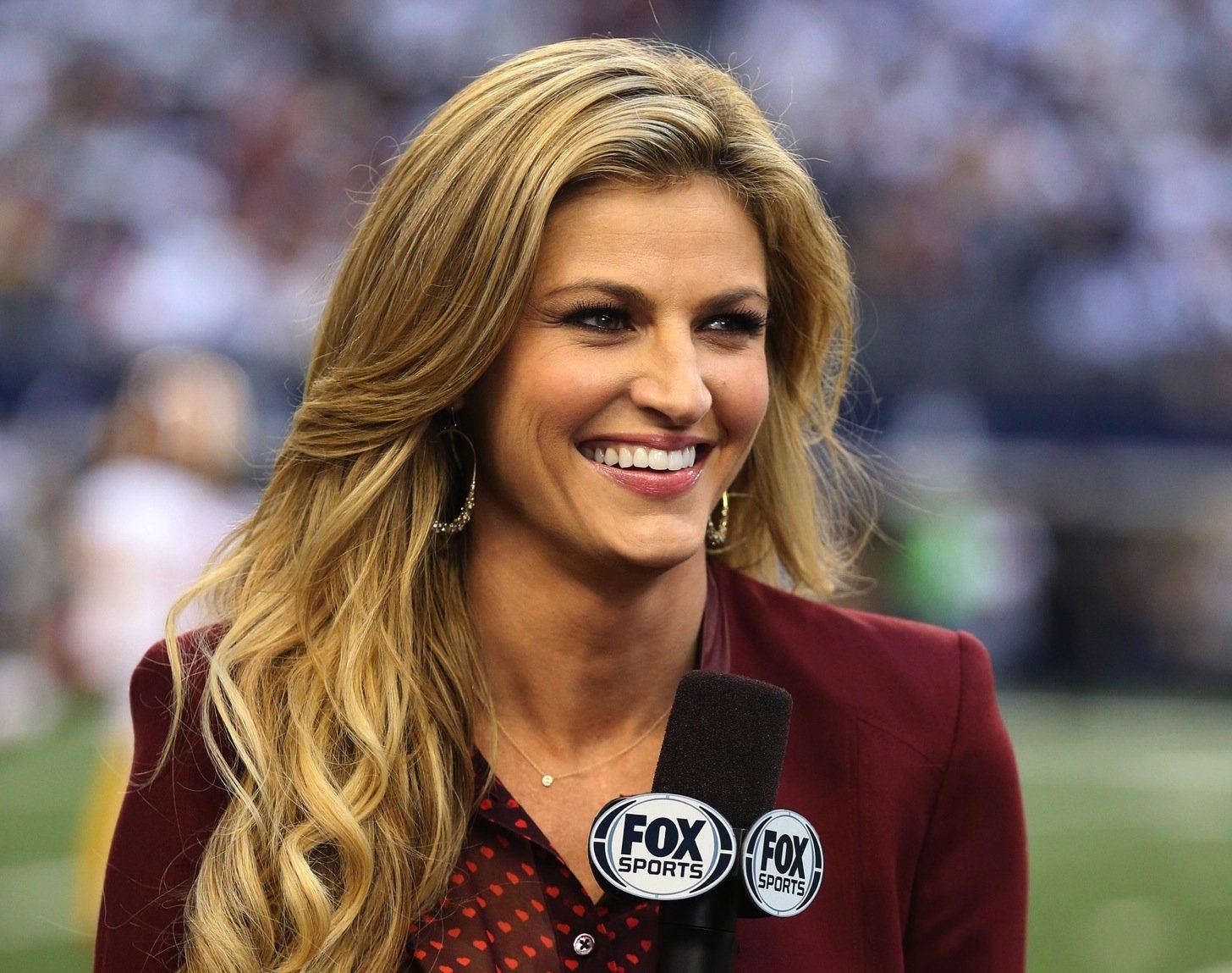 Erin andrews cleavage - ðŸ§¡ Erin Andrews Sexy Collection (6 Photos) #TheFapp...